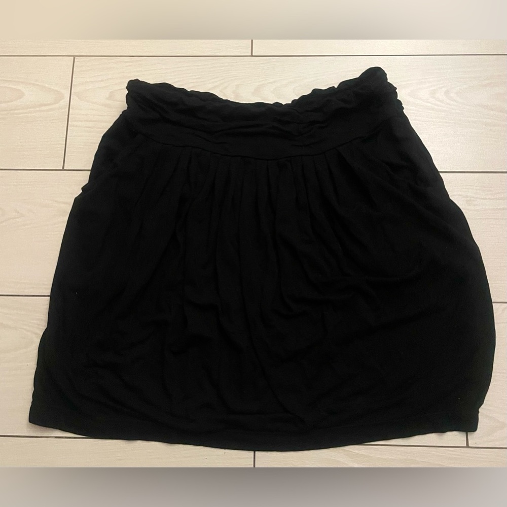 BCBGMAXAZRIA Black flowy skirt‎ with pockets mid length size small